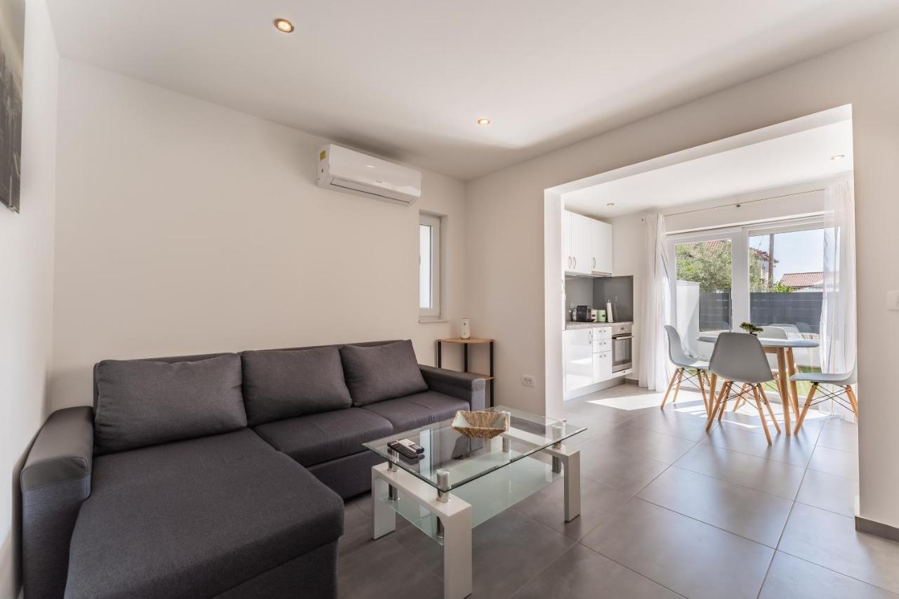Bernie Apartments With A Pool Zadar Exterior photo